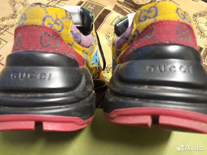 Кроссовки женские