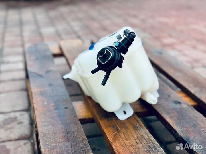 Расширительный бачок передний Porsche Cayenne