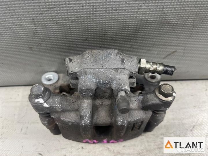 Суппорт задний правый mitsubishi delica D:5