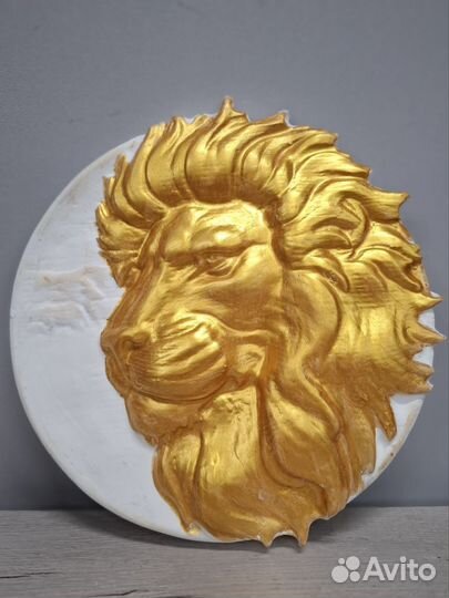 Барельеф Лев