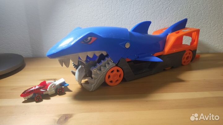Hot wheels акула машина