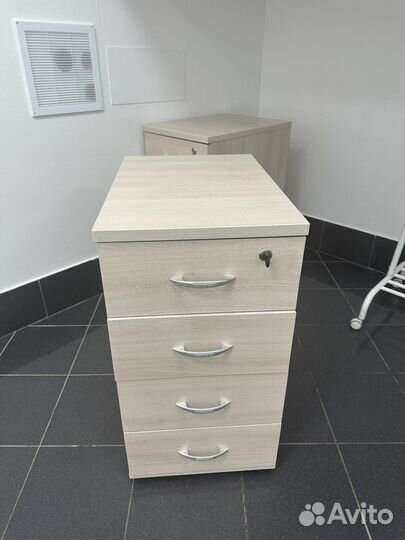 Тумба на колесиках под стол