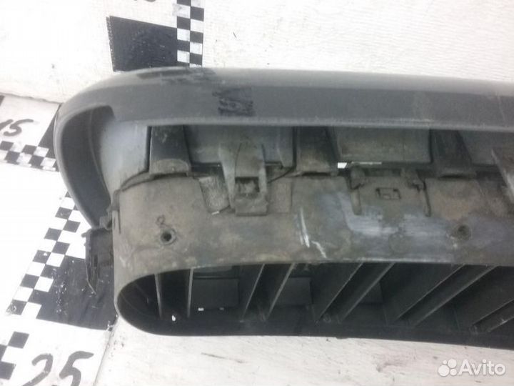 Решётка радиатора правая 