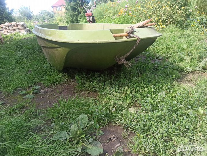 Лодка пластиковая