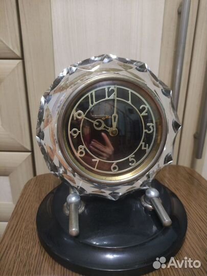 Настольные часы Маяк в хрустальном корпусе СССР