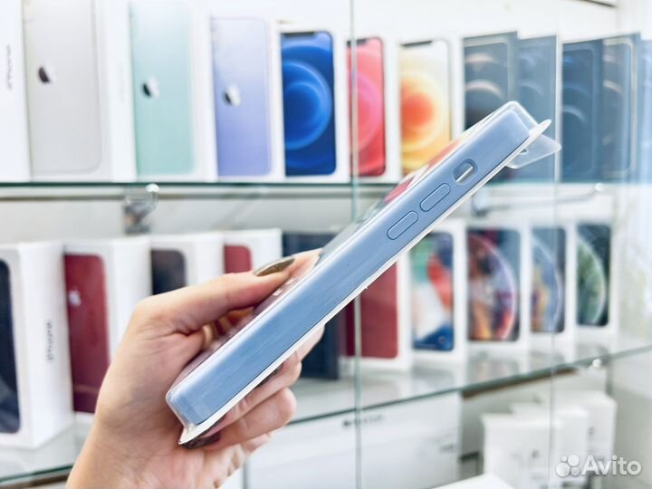 Чехол на iPhone 14, голубой