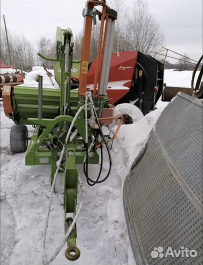 Пресс-подборщик Навигатор-НМ R12, 2011