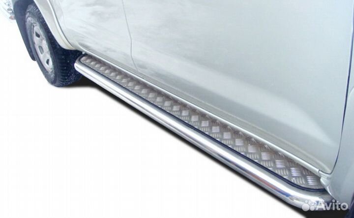 Пороги с накладным листом Toyota Hilux