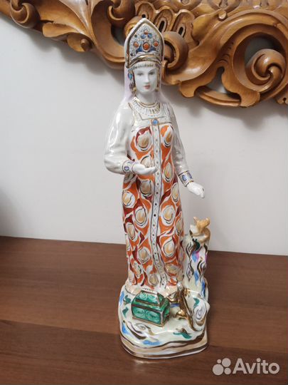 Статуэтка фарфор