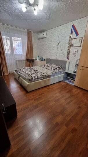 2-к. квартира, 57 м², 1/10 эт.