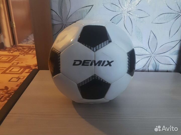 Футбольный мячик Demix