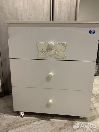 Детская кроватка и комод