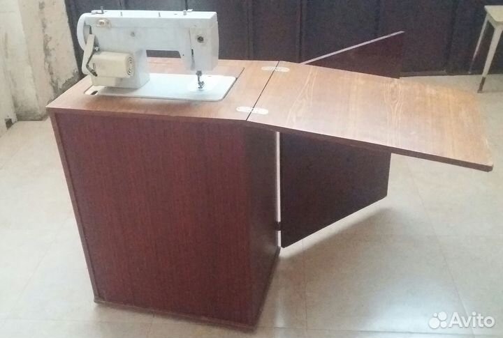 Швейная машинка чайка 143