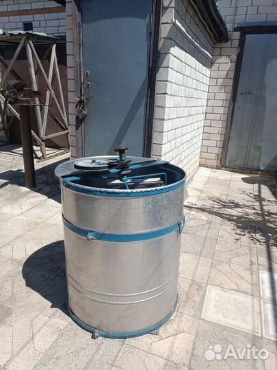 Медогонка на три рамки механическая