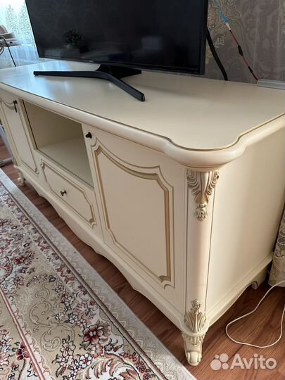 Тумба под тв белая