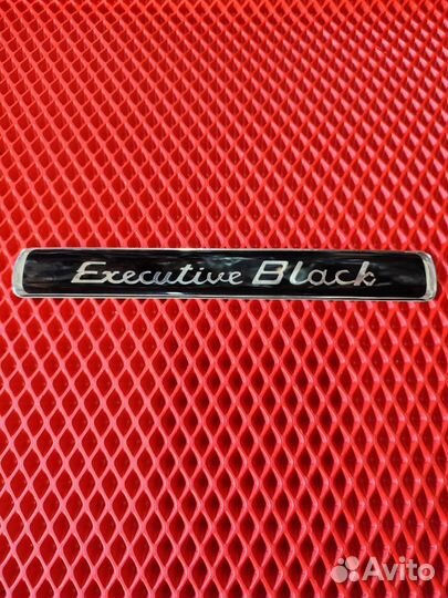 Эмблема шильдик на Таёту Executive Black