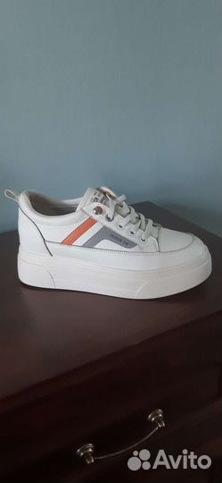 Кроссовки