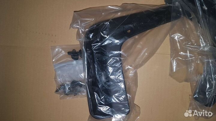 Комплект задних брызговиков M.Lancer mz380401ex