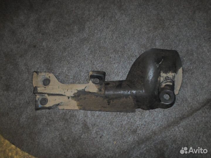 Кожух датчика ABS правый (Nissan Almera)