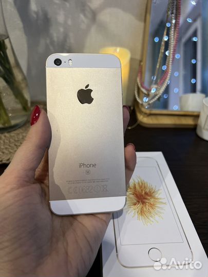 iPhone SE, 64 ГБ