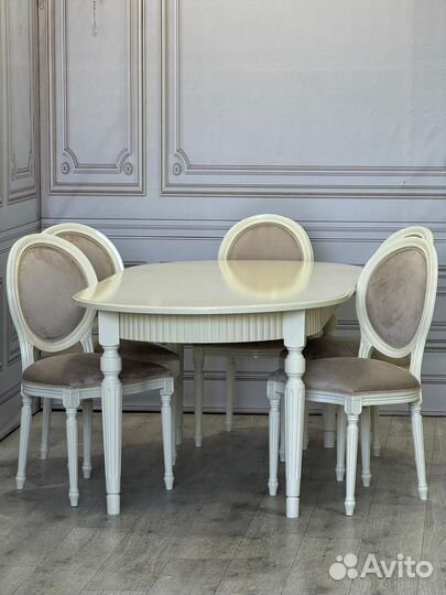 Стол и стулья