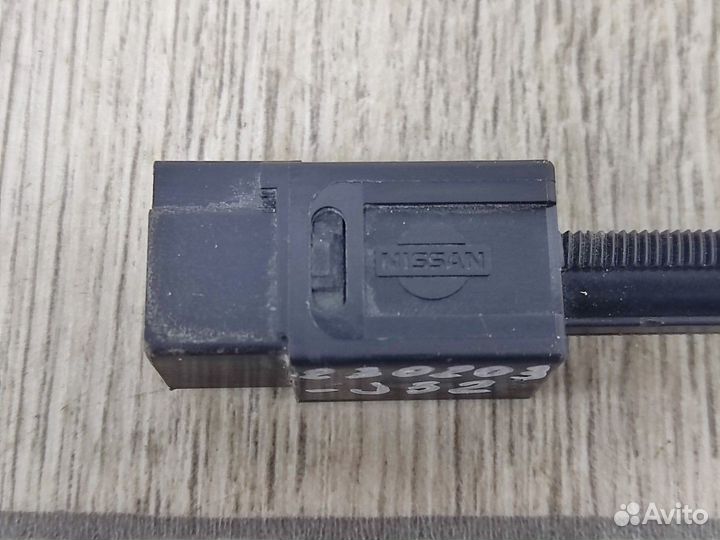 Датчик педали тормоза nissan Tiida (C11)