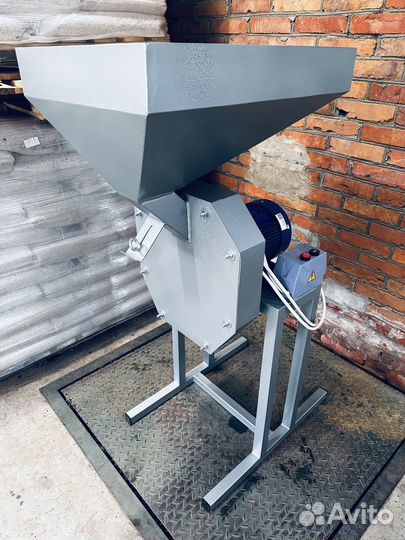 Зернодробилка молотковая