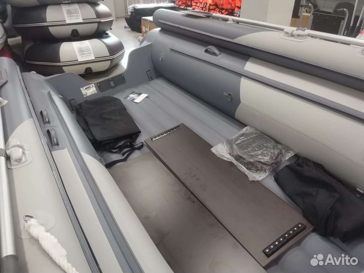 Лодка Gladiator E420X