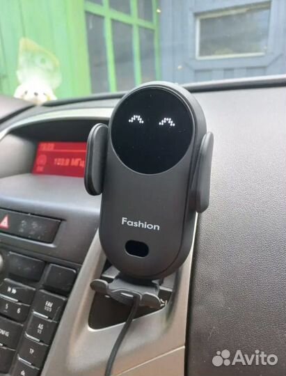 Держатель для телефона с беспроводной зарядкой