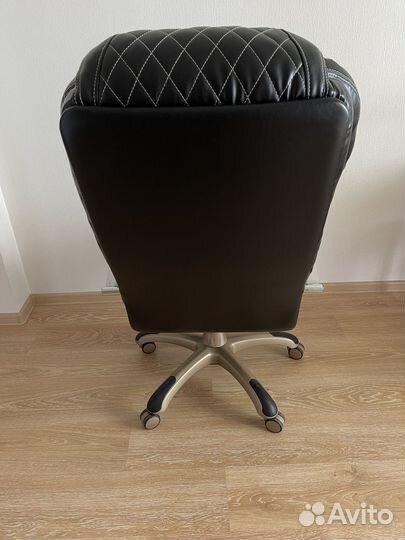 Кресло руководителя, офисное, черное, мягкое