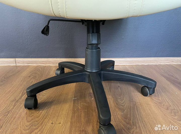 Офисное кресло новое
