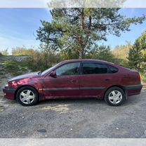 Toyota Avensis 1.8 MT, 1998, 333 000 км, с пробегом, цена 205 000 руб.