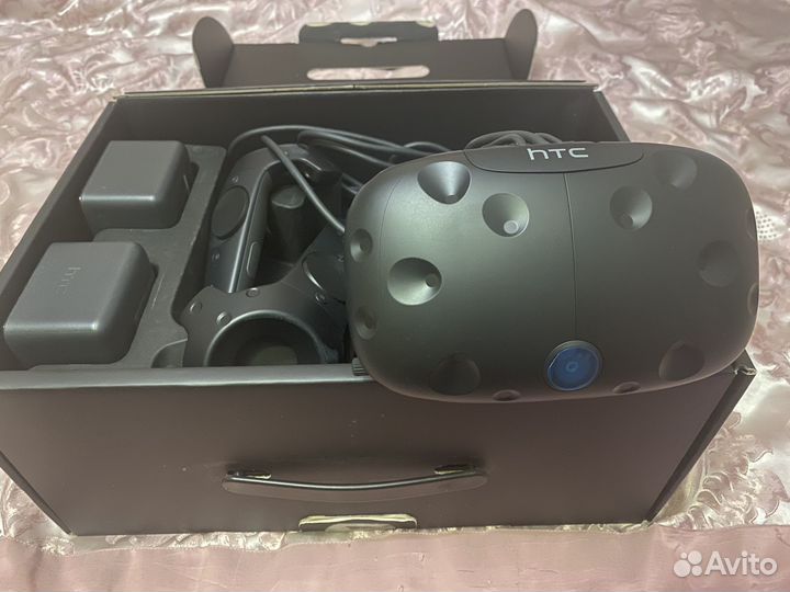 Продам HTC Vive очки виртуальной реальности