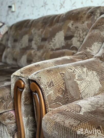 Диван раскладной с двумя креслами