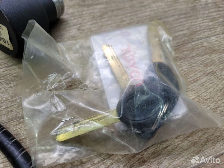 Замок на коробку и капот Toyota LC Prado 150