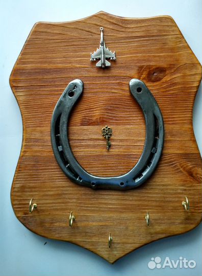 Панно подкова на счастье с копией истребителя Су-5