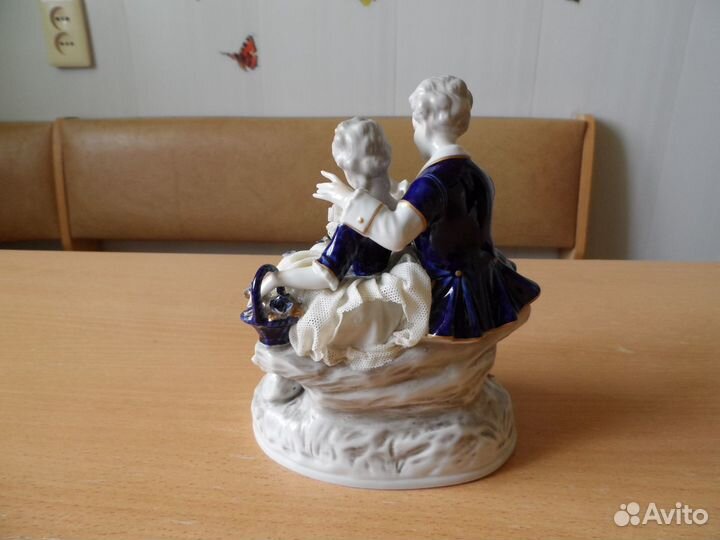 Фарфоровая статуэтка 