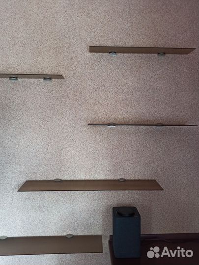 Полка настенная из тёмного рифленого стекла