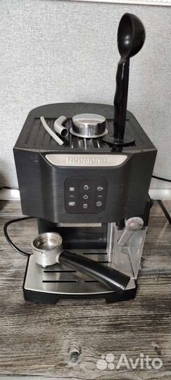 Кофеварка рожковая Redmond RCM-1511 черный