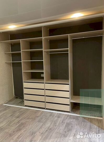 Угловой шкаф