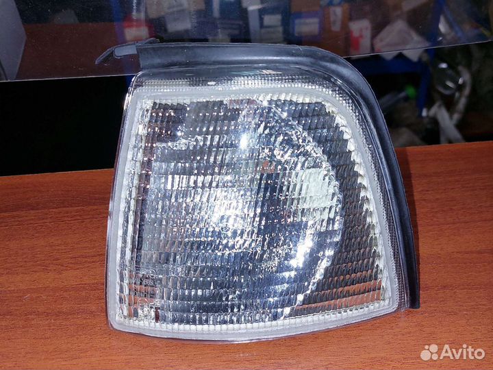 Указатель поворота левый Ауди 80 Б3