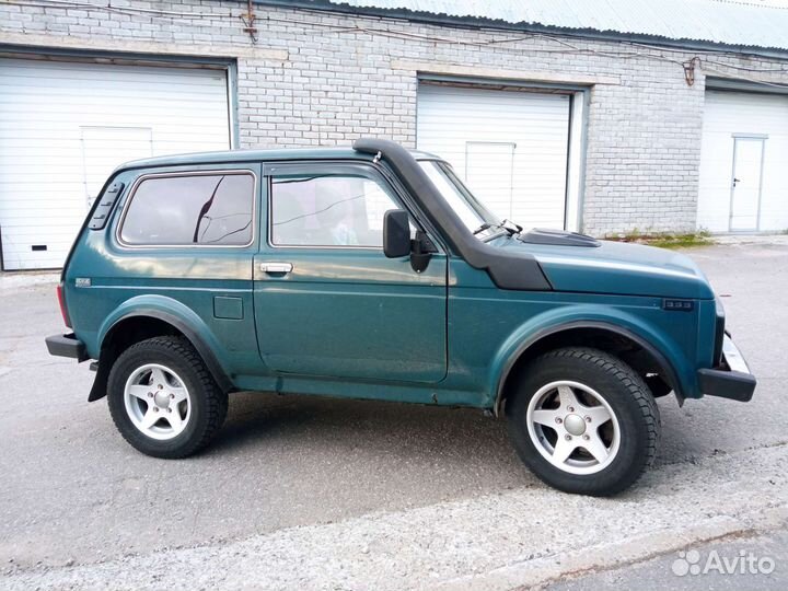 LADA 4x4 (Нива) 1.7 МТ, 2003, 80 000 км
