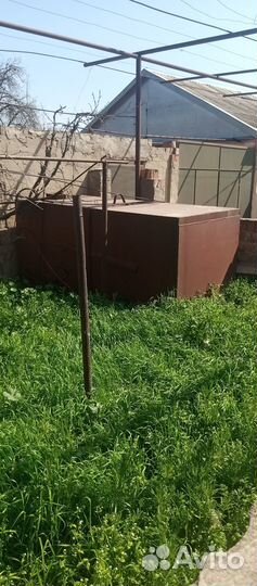 Ёмкость приблизительно 4 тонны