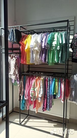 Торговое оборудование для магазина одежды
