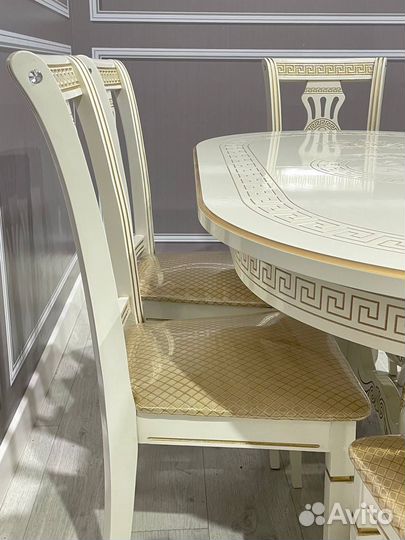 Стол и стулья 