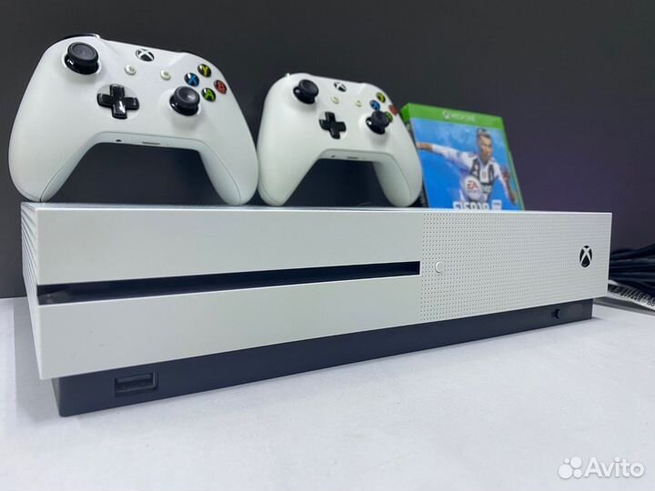 Xbox One s + gta5 / FIFA22