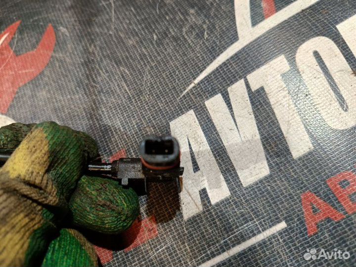 Датчик износа тормозных колодок передний правый