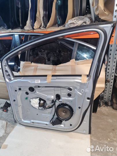 Дверь передняя правая Volkswagen Golf Plus 5M BLR