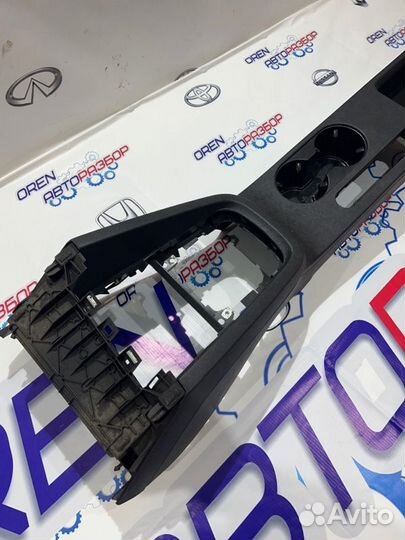 Консоль между сидений Volkswagen Jetta 6