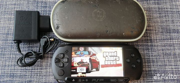 Sony PSP1008, прошита, карта на 8Гб(96игр)